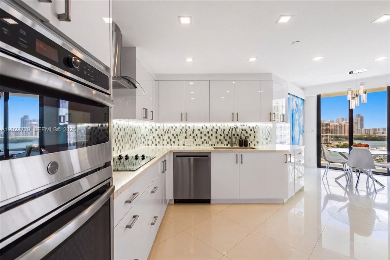 2800 Island Blvd , Unit 1605, Aventura, FL 33160 Photo