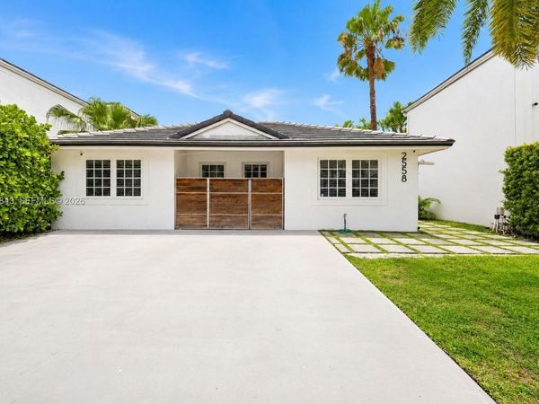 2558 NE 206th Terrace, Aventura, FL 33180