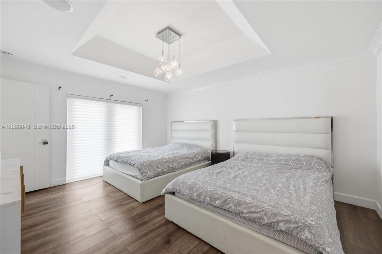 2558 NE 206th Ter , Aventura, FL 33180 Photo