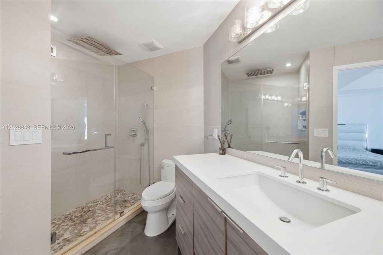 2558 NE 206th Ter , Aventura, FL 33180 Photo