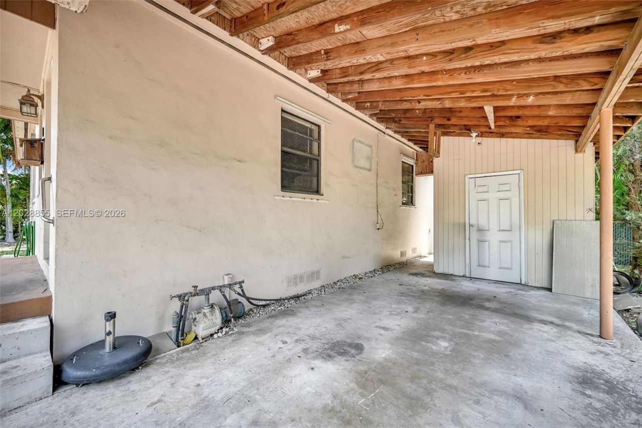 130 NE 171st Ter , Miami, FL 33162 Photo