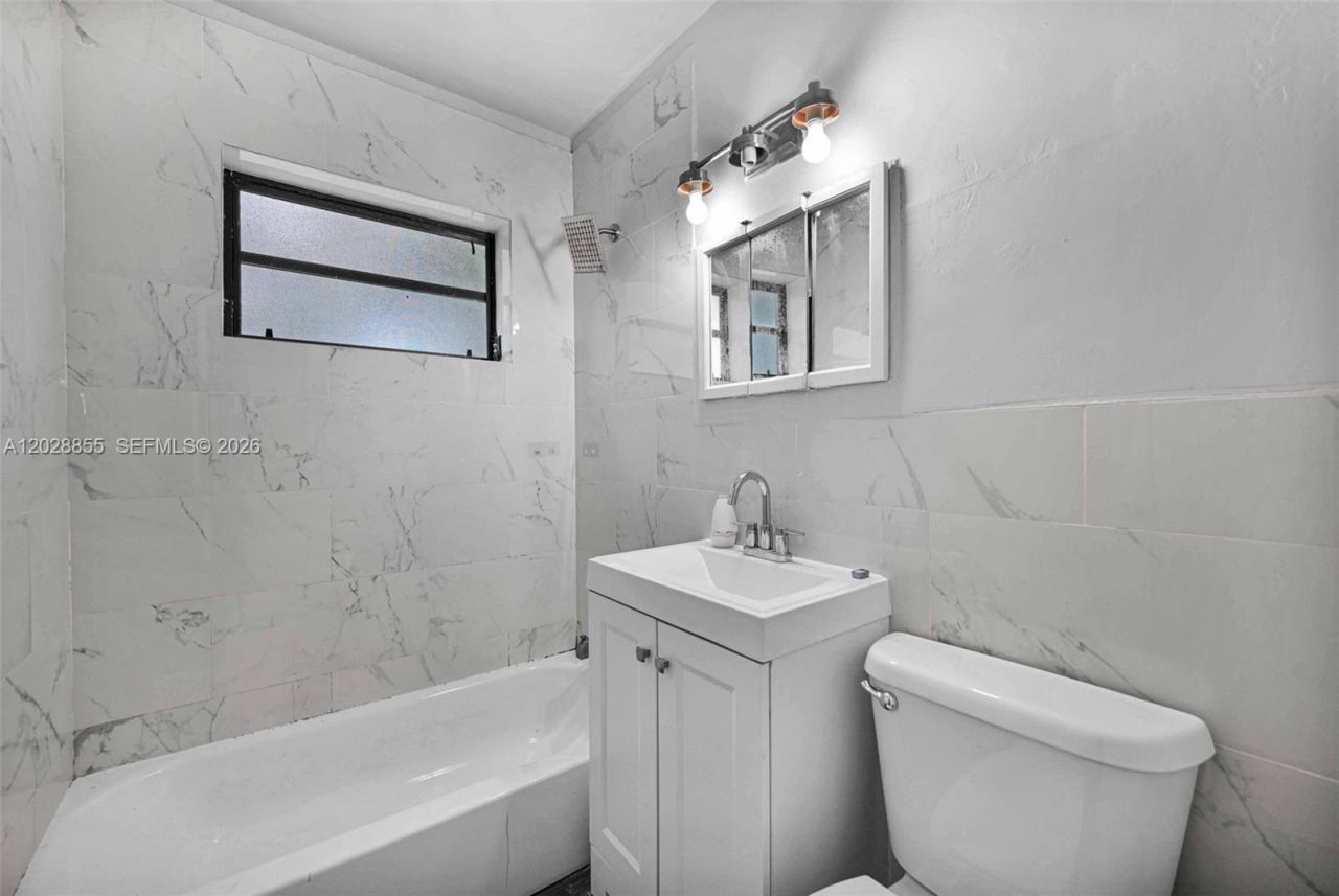 130 NE 171st Ter , Miami, FL 33162 Photo