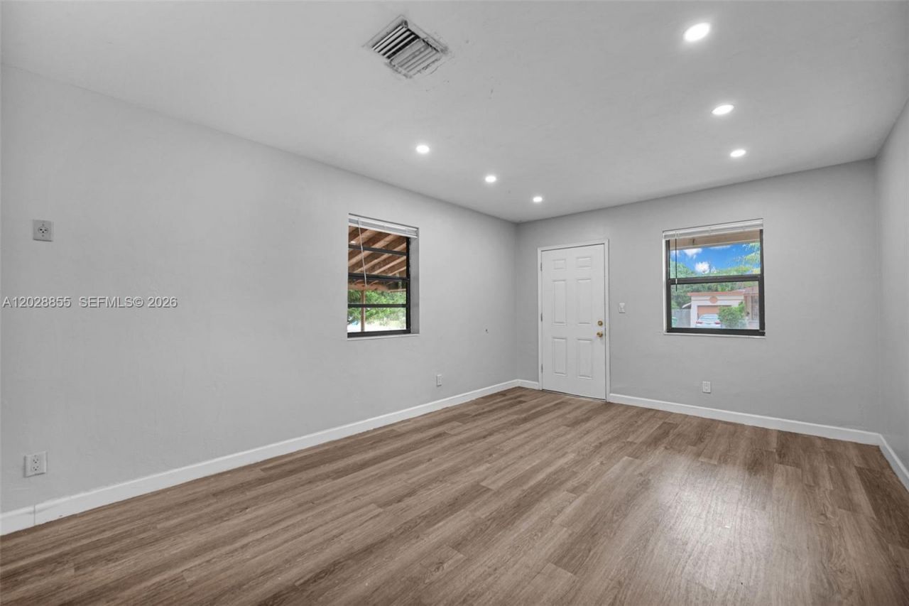130 NE 171st Ter , Miami, FL 33162 Photo
