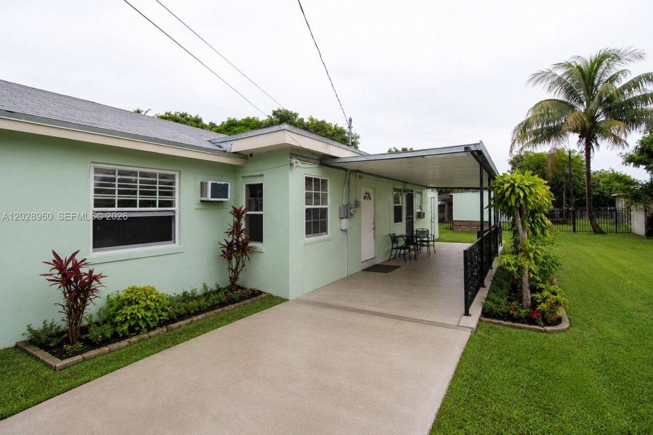 1741 NW 92nd St, Miami, FL 33147 Photo