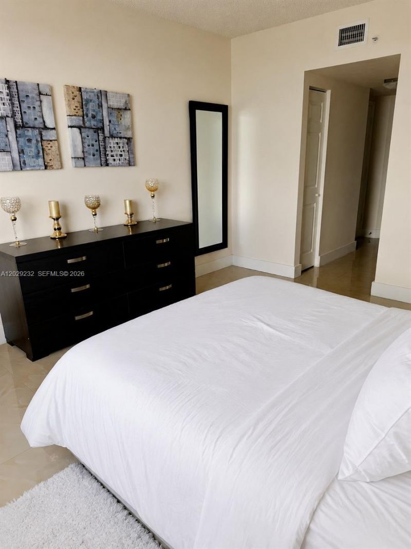 17100 N Bay Rd, Unit 1605, Sunny Isles Beach, FL 33160 Photo