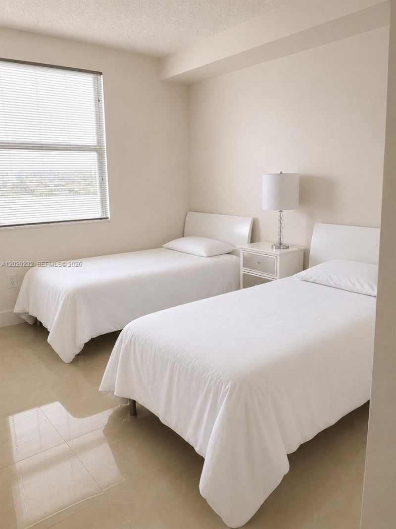 17100 N Bay Rd, Unit 1605, Sunny Isles Beach, FL 33160 Photo