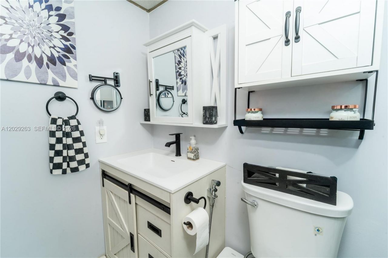 2811 N Pine Island Rd, Unit 102, Sunrise, FL 33322 Photo