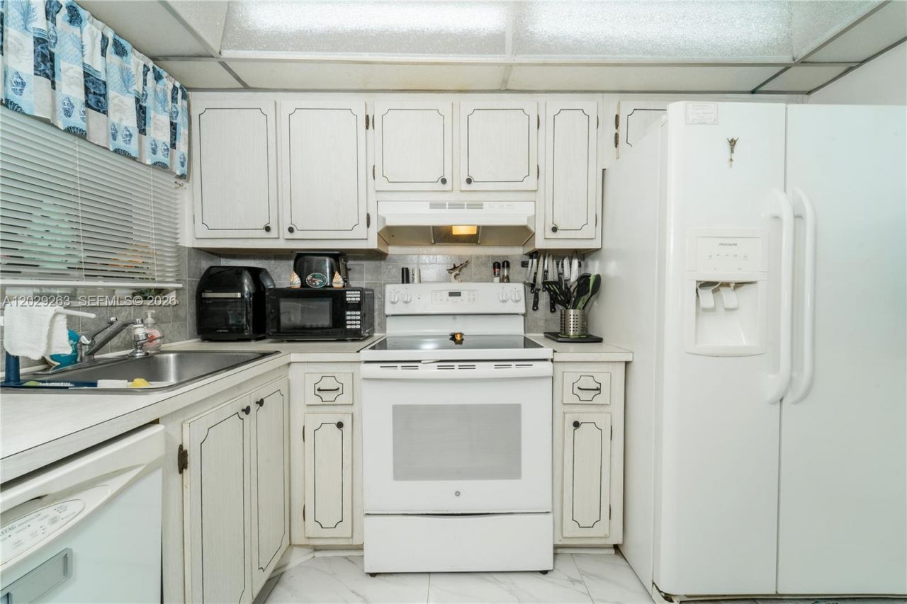 2811 N Pine Island Rd, Unit 102, Sunrise, FL 33322 Photo