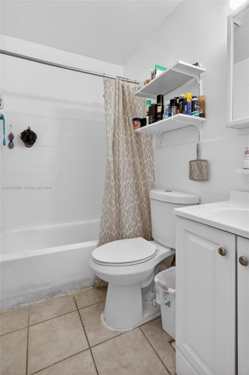 820 SW 11th Ave , Unit 15B, Hallandale Beach, FL 33009 Photo