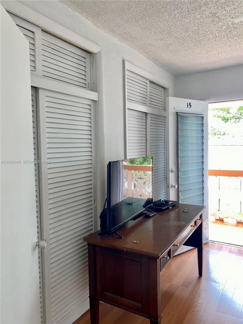 820 SW 11th Ave , Unit 15B, Hallandale Beach, FL 33009 Photo