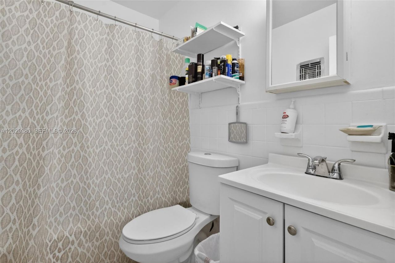 820 SW 11th Ave , Unit 15B, Hallandale Beach, FL 33009 Photo