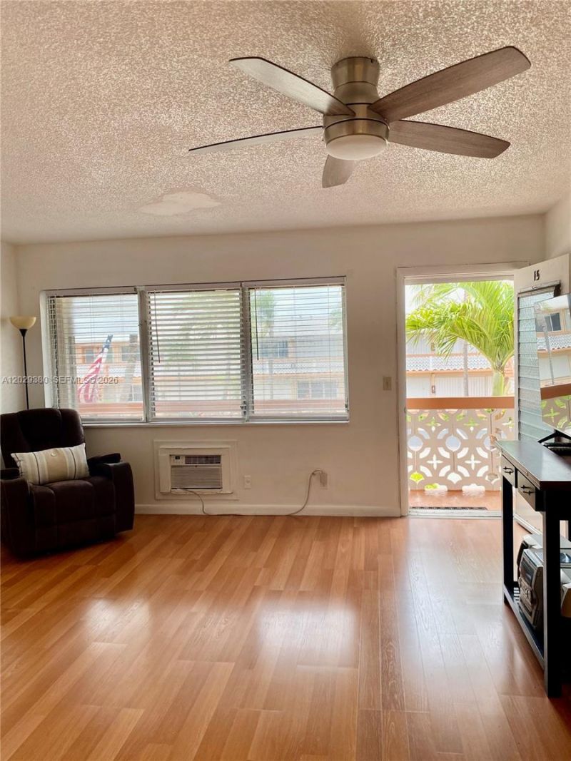 820 SW 11th Ave , Unit 15B, Hallandale Beach, FL 33009 Photo