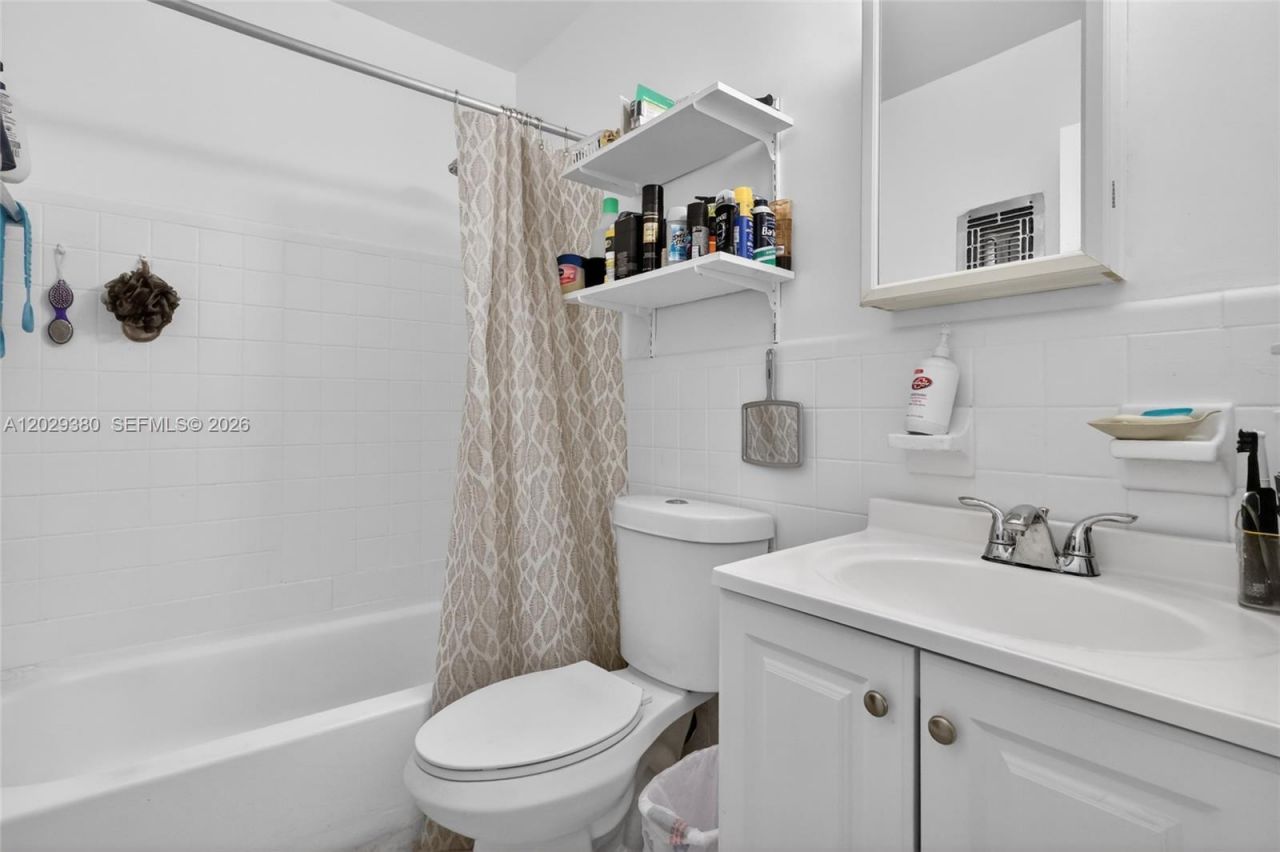 820 SW 11th Ave , Unit 15B, Hallandale Beach, FL 33009 Photo