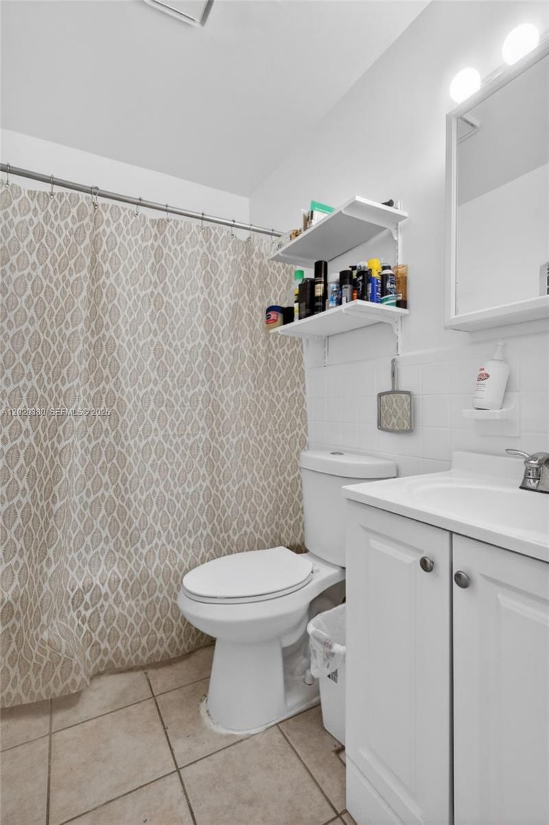 820 SW 11th Ave , Unit 15B, Hallandale Beach, FL 33009 Photo