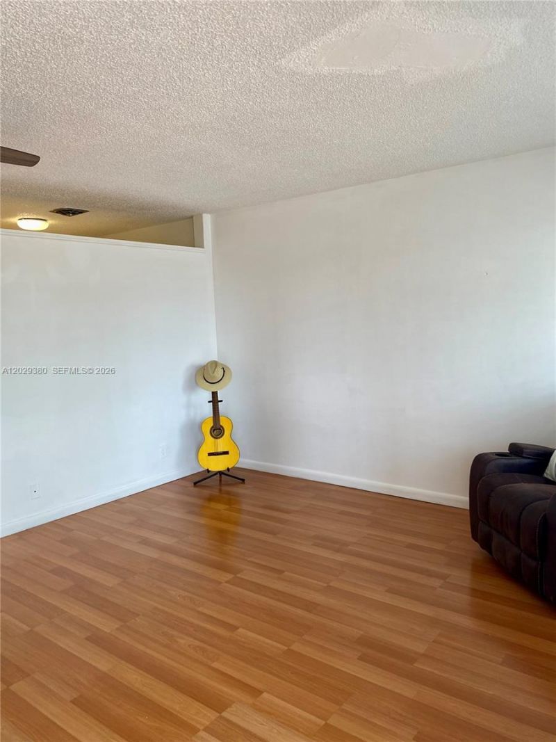 820 SW 11th Ave , Unit 15B, Hallandale Beach, FL 33009 Photo