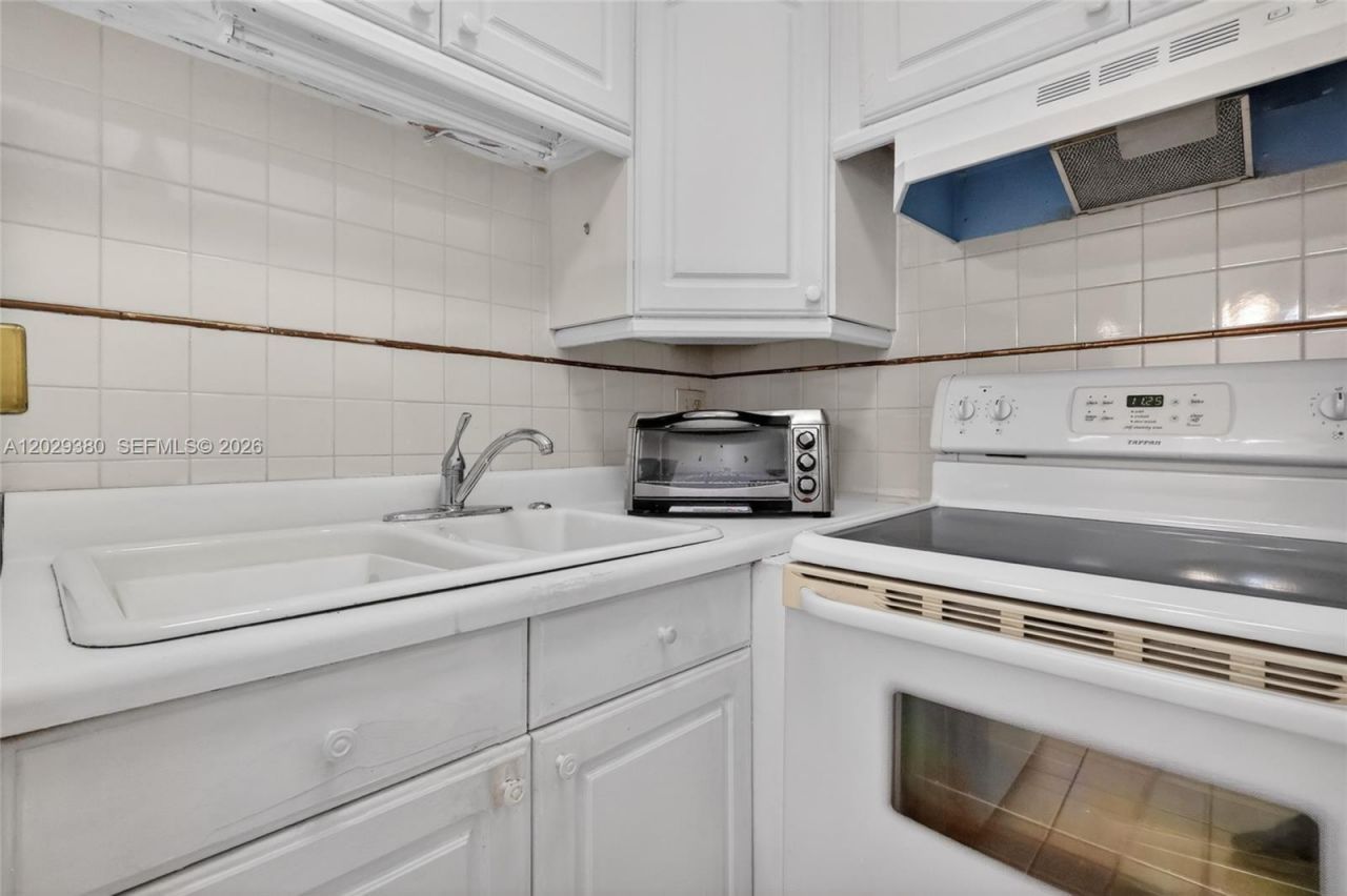 820 SW 11th Ave , Unit 15B, Hallandale Beach, FL 33009 Photo