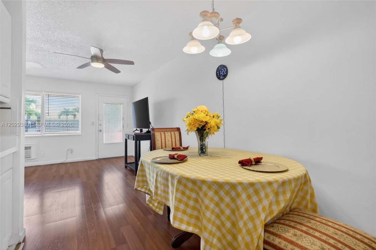 820 SW 11th Ave , Unit 15B, Hallandale Beach, FL 33009 Photo
