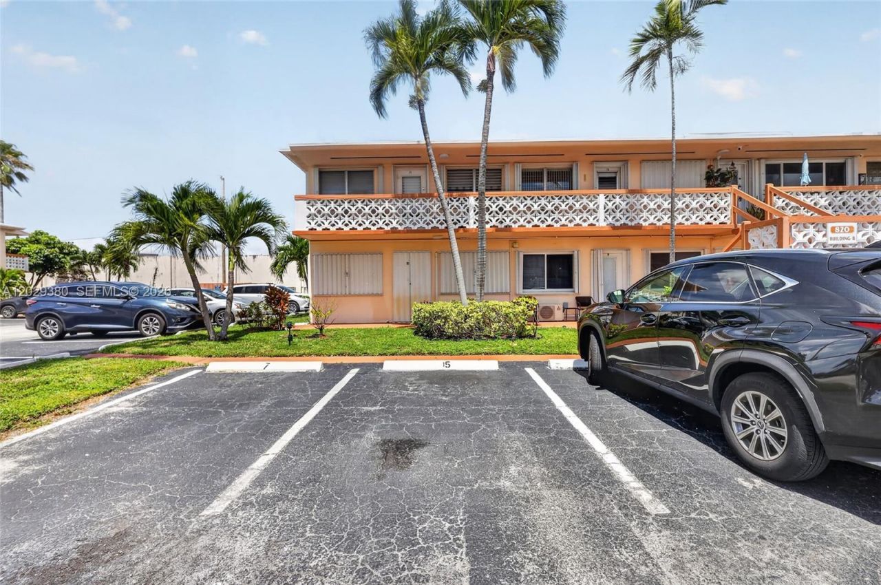 820 SW 11th Ave , Unit 15B, Hallandale Beach, FL 33009 Photo