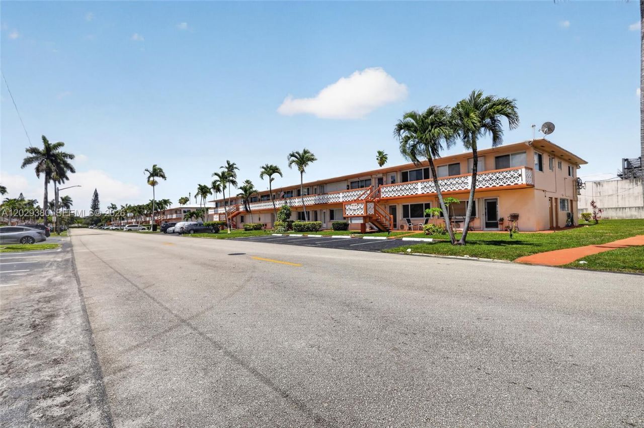 820 SW 11th Ave , Unit 15B, Hallandale Beach, FL 33009 Photo