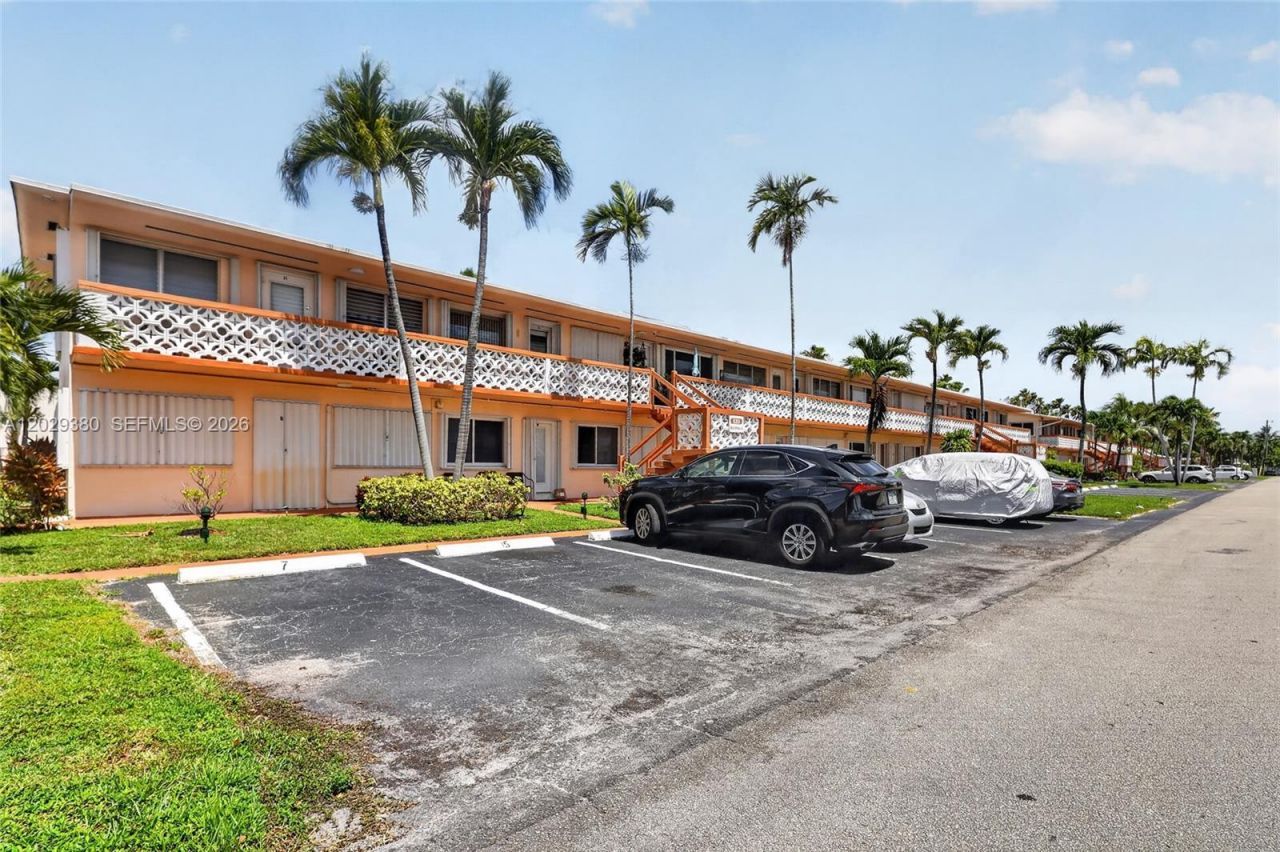 820 SW 11th Ave , Unit 15B, Hallandale Beach, FL 33009 Photo
