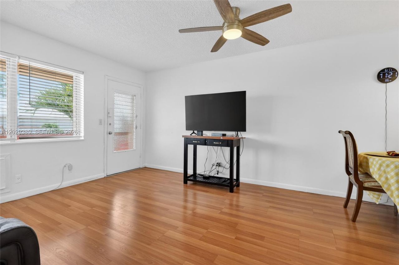 820 SW 11th Ave , Unit 15B, Hallandale Beach, FL 33009 Photo