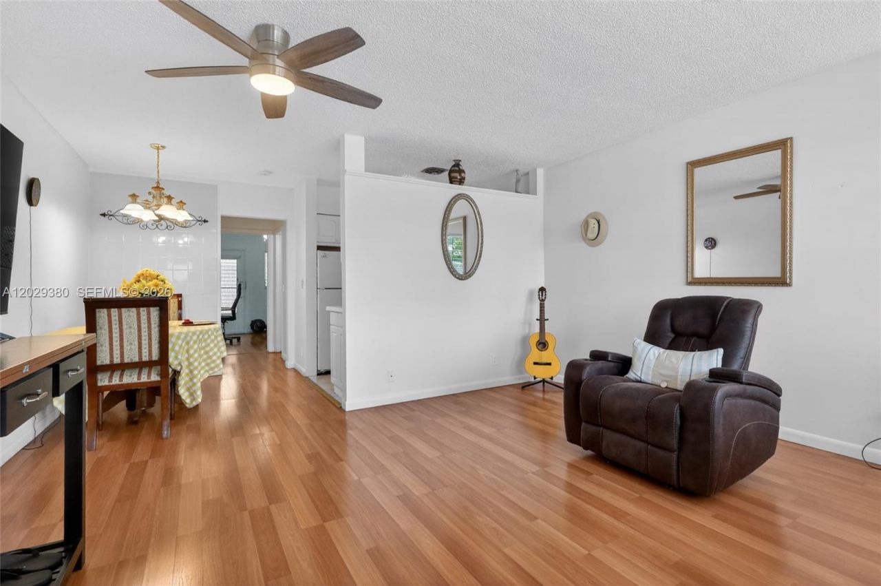 820 SW 11th Ave , Unit 15B, Hallandale Beach, FL 33009 Photo