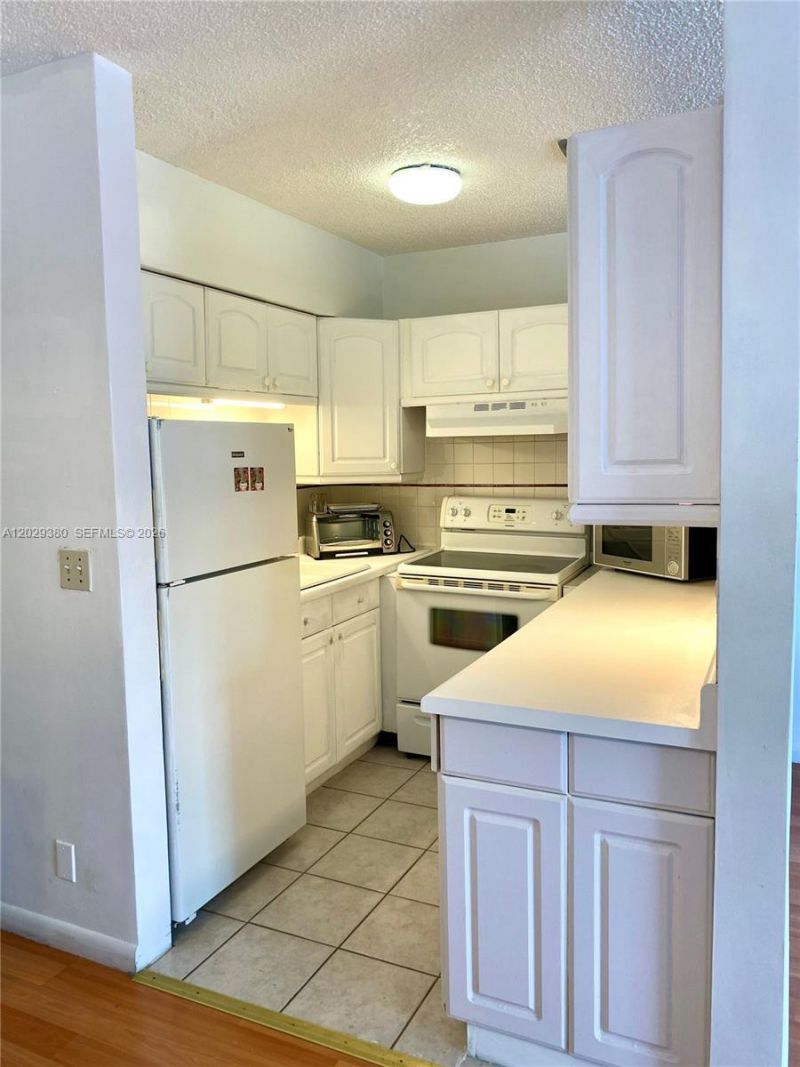 820 SW 11th Ave , Unit 15B, Hallandale Beach, FL 33009 Photo