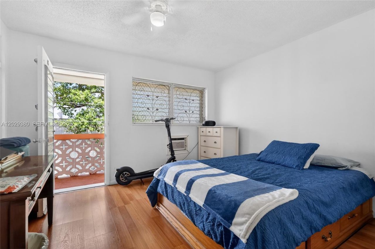 820 SW 11th Ave , Unit 15B, Hallandale Beach, FL 33009 Photo