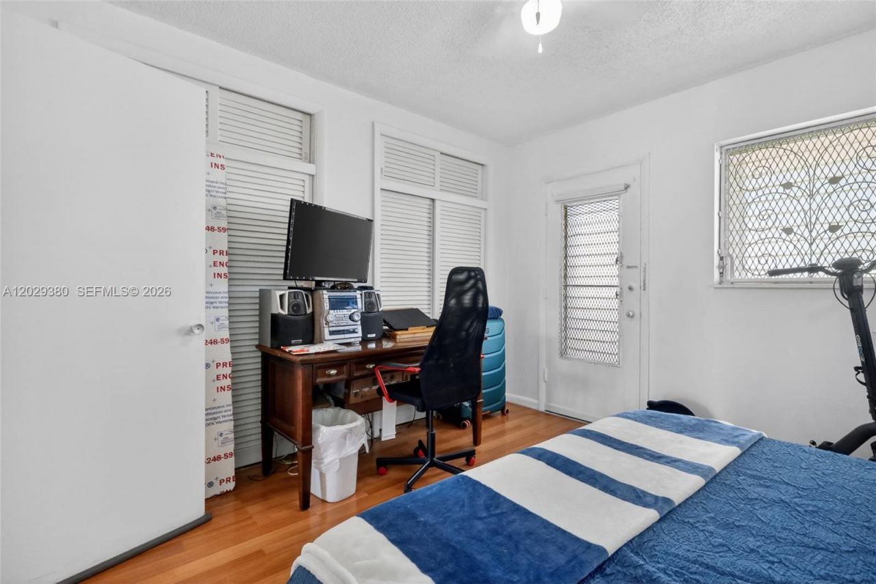 820 SW 11th Ave , Unit 15B, Hallandale Beach, FL 33009 Photo