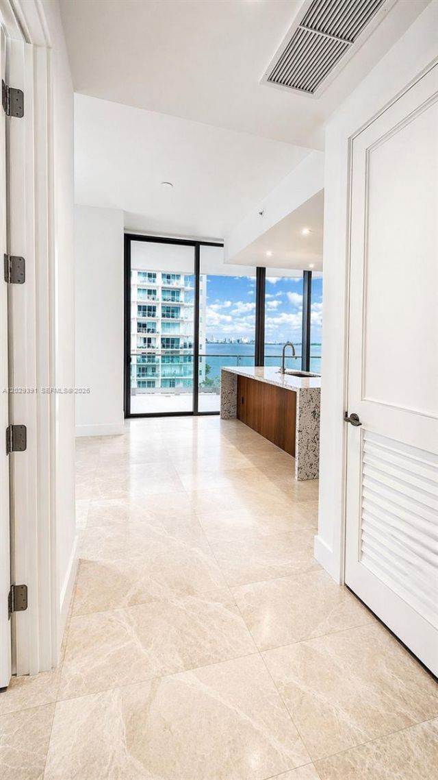 174 SE 25 Rd , Unit 504, Miami, FL 33131 Photo