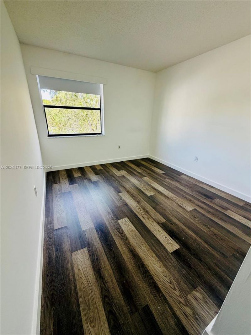 9429 Fontainebleau Blvd , Unit 201-33, Miami, FL 33172 Photo