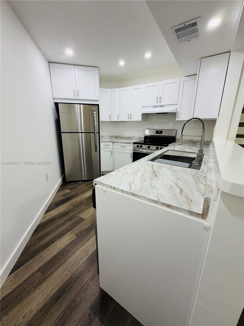 9429 Fontainebleau Blvd , Unit 201-33, Miami, FL 33172 Photo