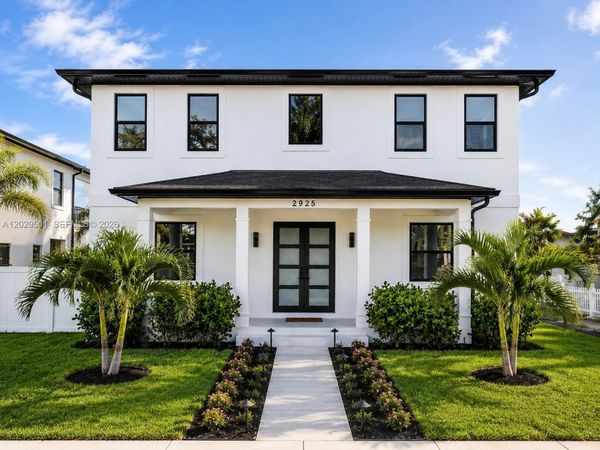 2925 13th St N , St Petersburg, FL 33704
