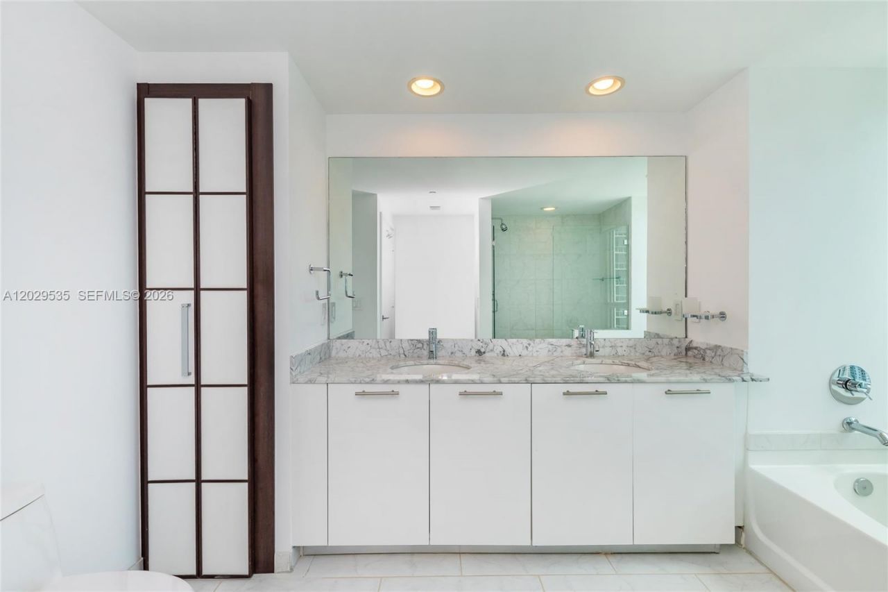 951 Brickell Ave, Unit 3210, Miami, FL 33131 Photo