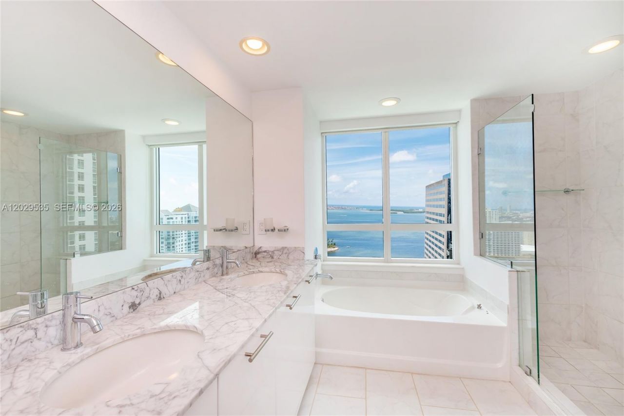 951 Brickell Ave, Unit 3210, Miami, FL 33131 Photo