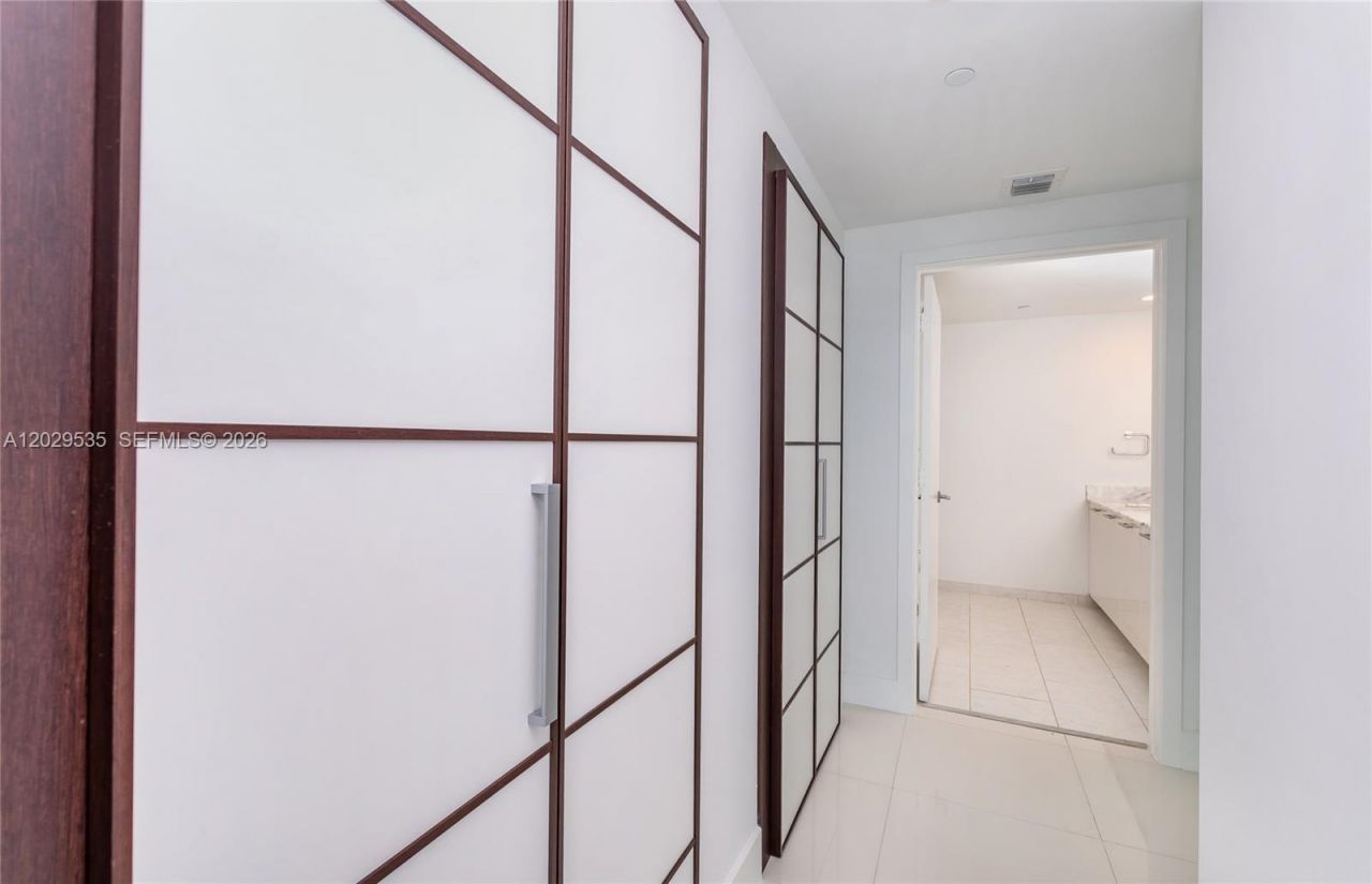 951 Brickell Ave, Unit 3210, Miami, FL 33131 Photo