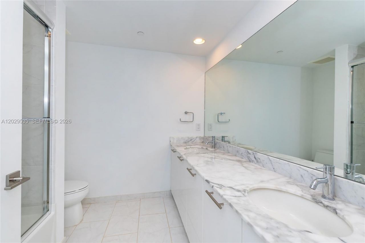 951 Brickell Ave, Unit 3210, Miami, FL 33131 Photo
