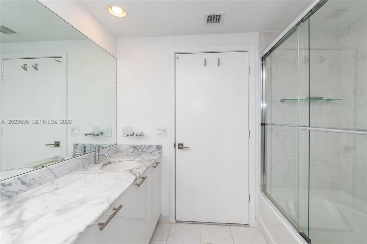 951 Brickell Ave, Unit 3210, Miami, FL 33131 Photo