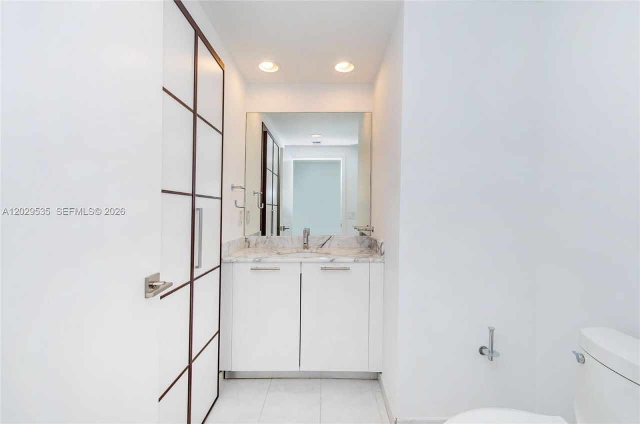 951 Brickell Ave, Unit 3210, Miami, FL 33131 Photo