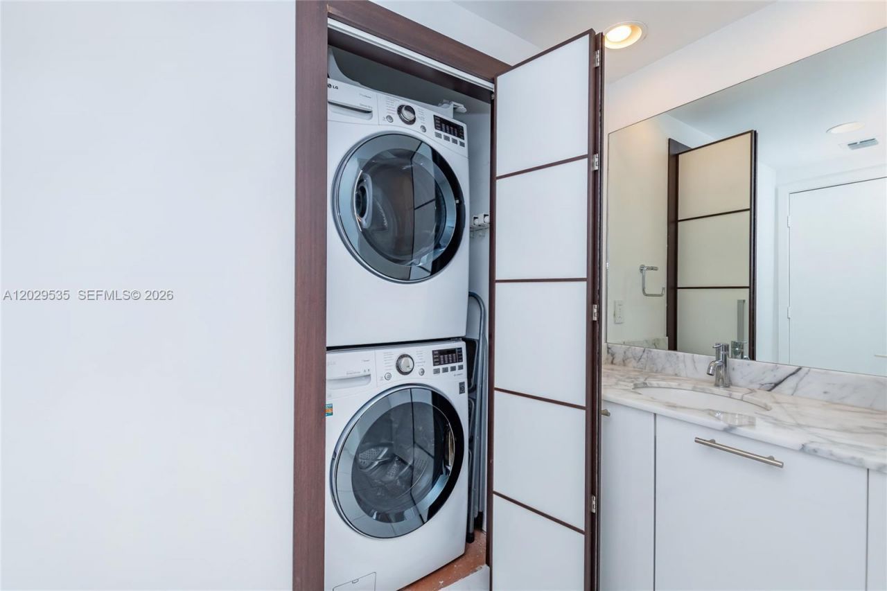951 Brickell Ave, Unit 3210, Miami, FL 33131 Photo