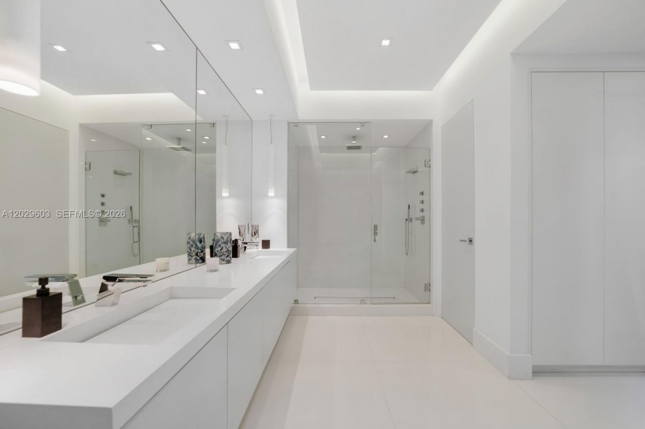 50 S Pointe Dr , Unit 2903, Miami Beach, FL 33139 Photo