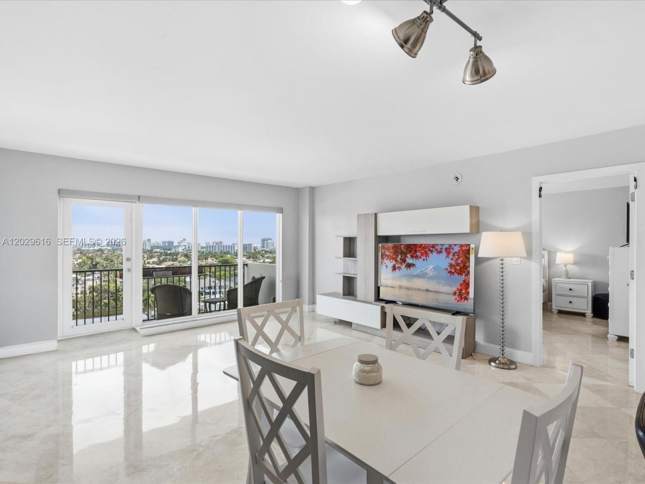 340 Sunset Dr , Unit 1407, Fort Lauderdale, FL 33301 Photo