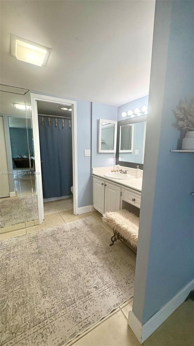 100 Bayview Dr , Unit 703, Sunny Isles Beach, FL 33160 Photo