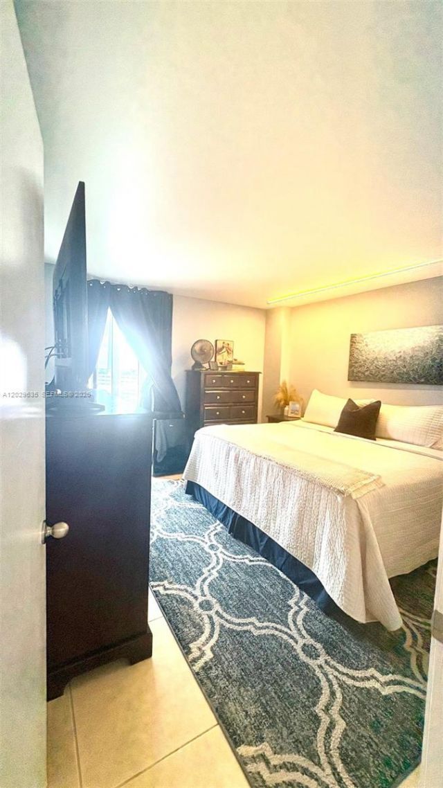 100 Bayview Dr , Unit 703, Sunny Isles Beach, FL 33160 Photo