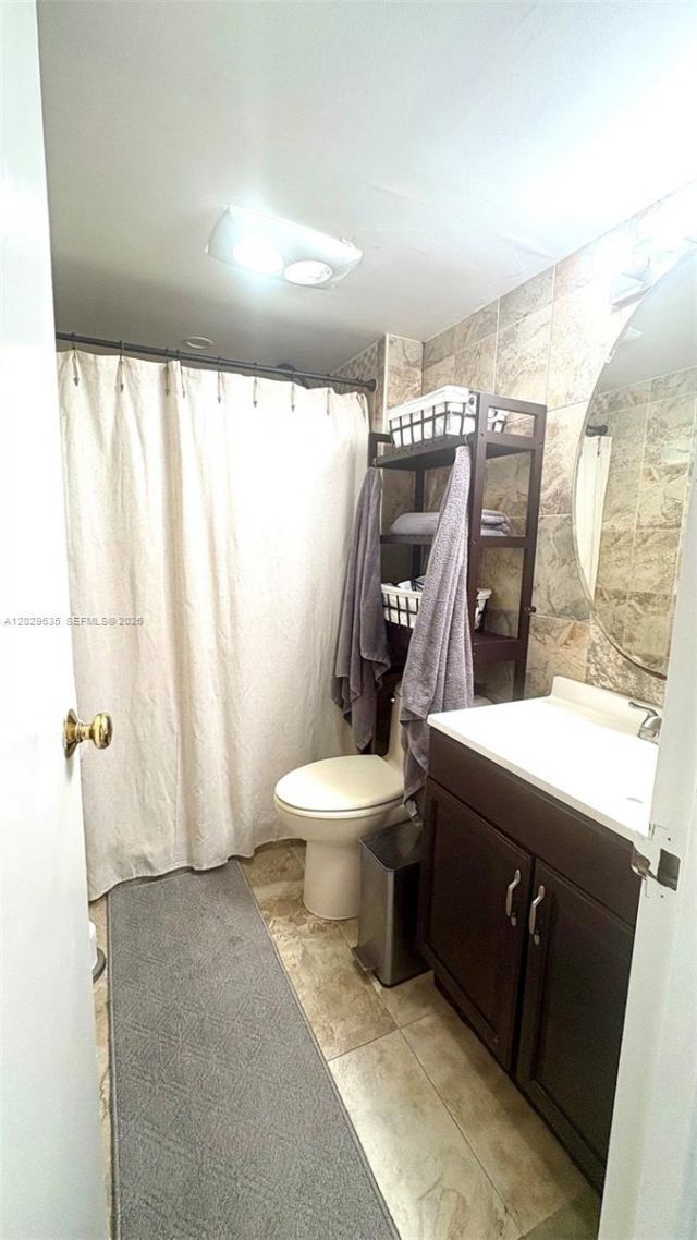 100 Bayview Dr , Unit 703, Sunny Isles Beach, FL 33160 Photo