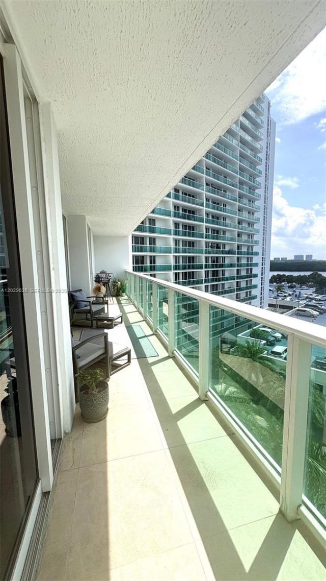 100 Bayview Dr , Unit 703, Sunny Isles Beach, FL 33160 Photo