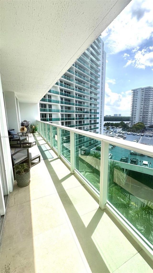100 Bayview Dr , Unit 703, Sunny Isles Beach, FL 33160 Photo