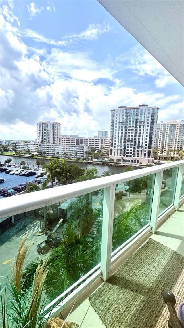 100 Bayview Dr , Unit 703, Sunny Isles Beach, FL 33160 Photo