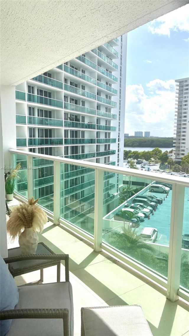 100 Bayview Dr , Unit 703, Sunny Isles Beach, FL 33160 Photo