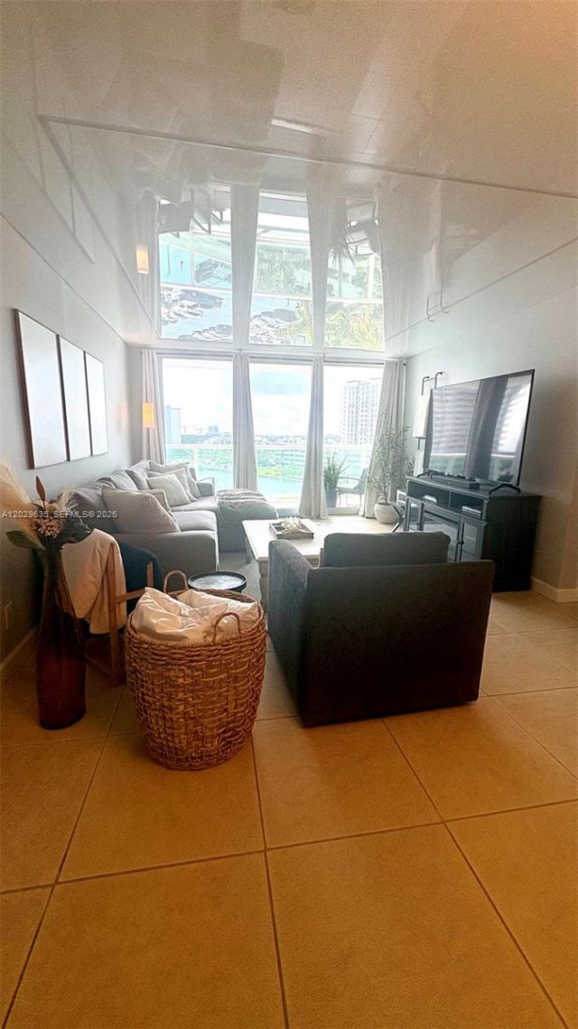 100 Bayview Dr , Unit 703, Sunny Isles Beach, FL 33160 Photo